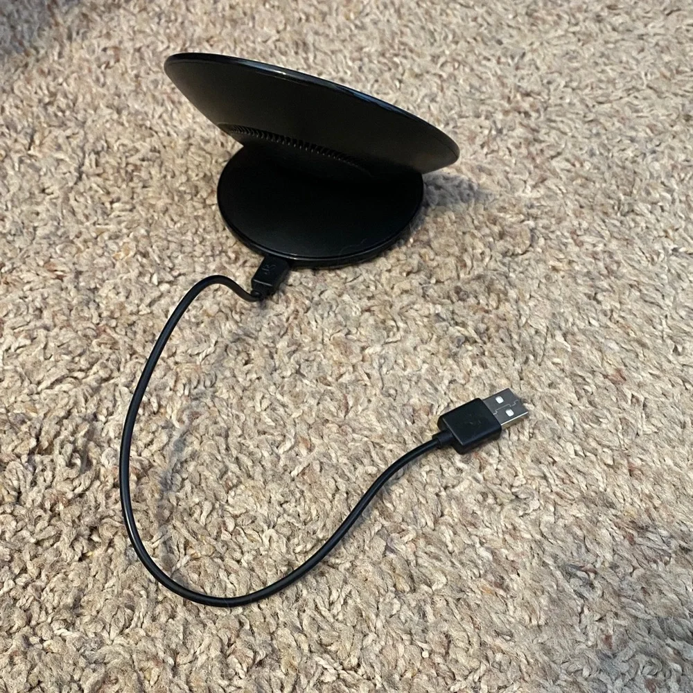 Samsung Black Wireless Charger with USB Cable
